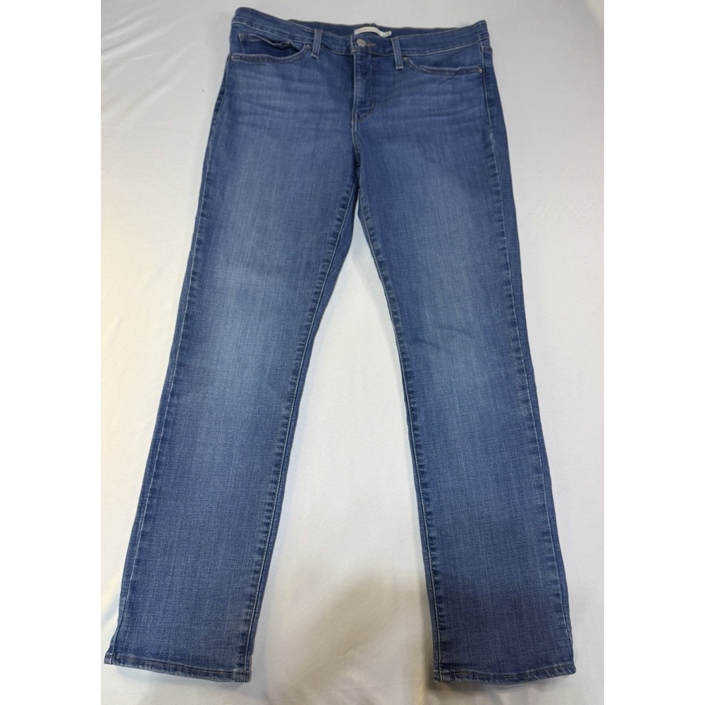 Levi's Women's Denim 314 Shaping Straight‎ Jean Size 32 x 32 Medium Wash Zip Fly